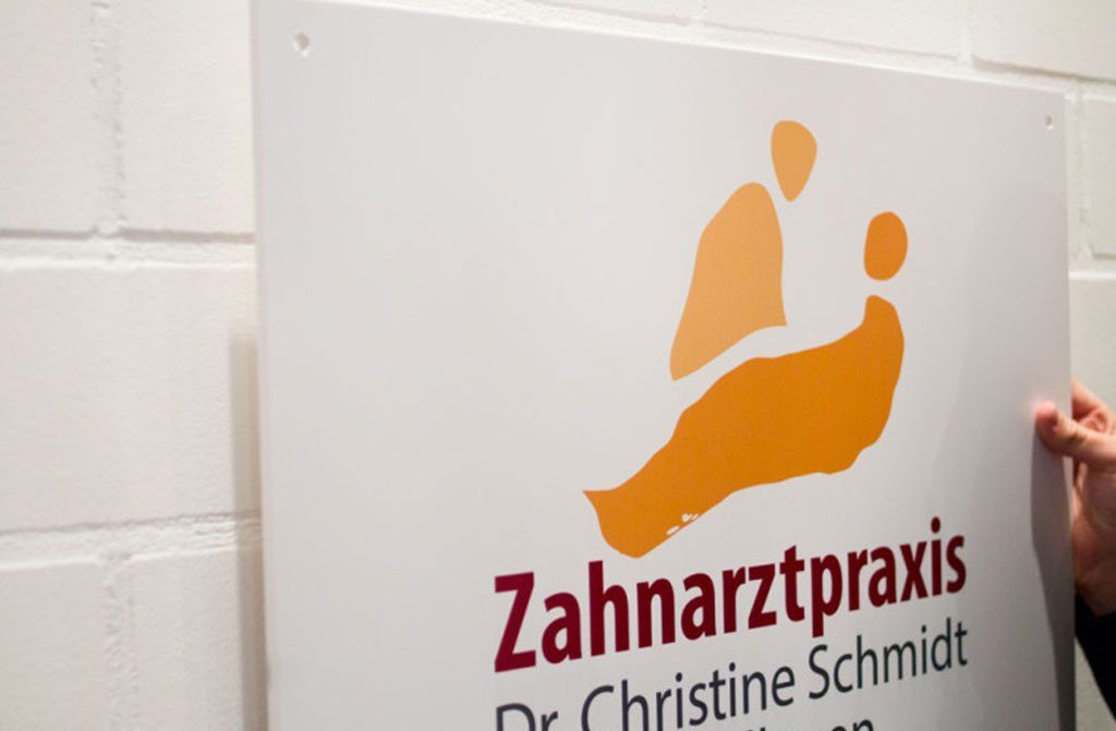 Praxisschild der Zahnarztpraxis Christine Schmidt